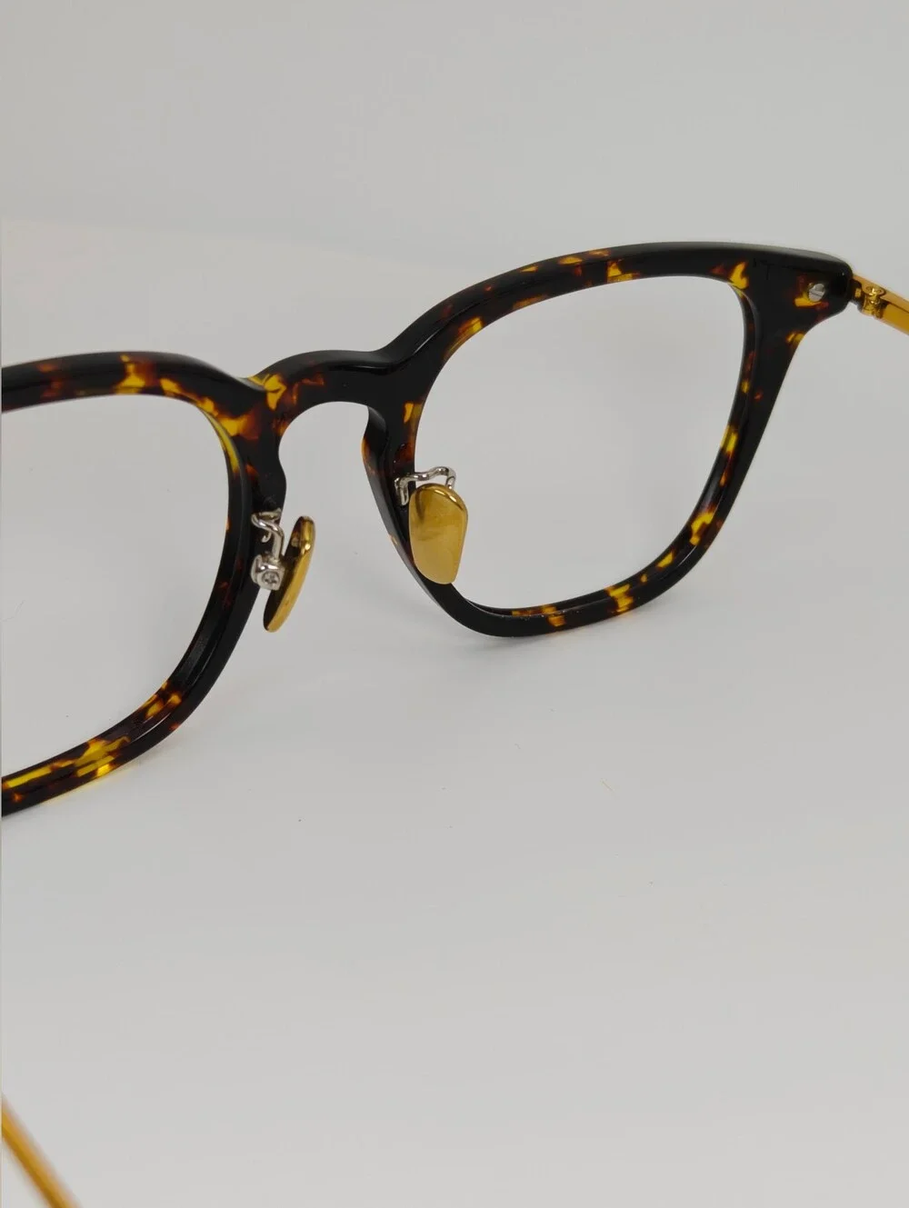 Hayes. Tortoise Shell Round Frame Glasses with Gold Temples.
